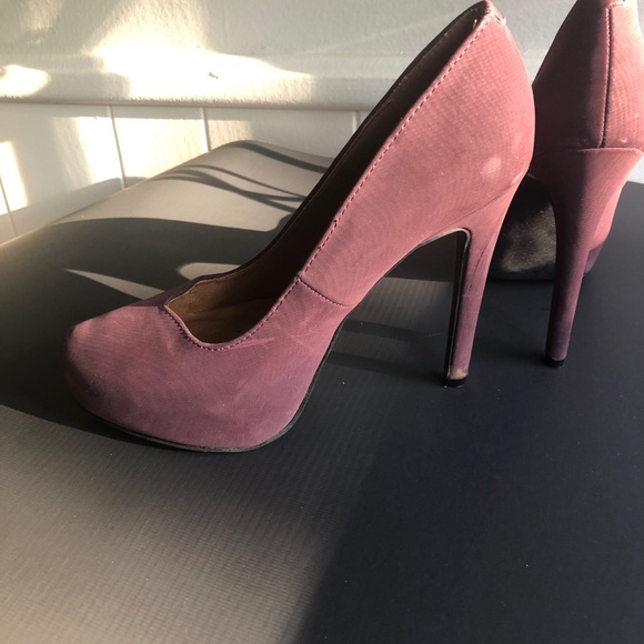 Heels - Picture 4 of 4